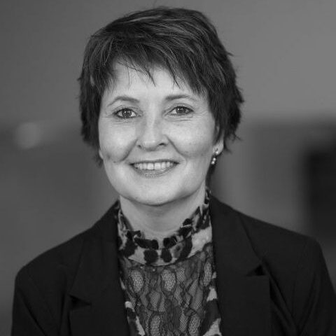 Vivi Madsen startede i forsikringsbranchen i 1985 og har været ansat i 2 forskellige forsikringsselskaber.